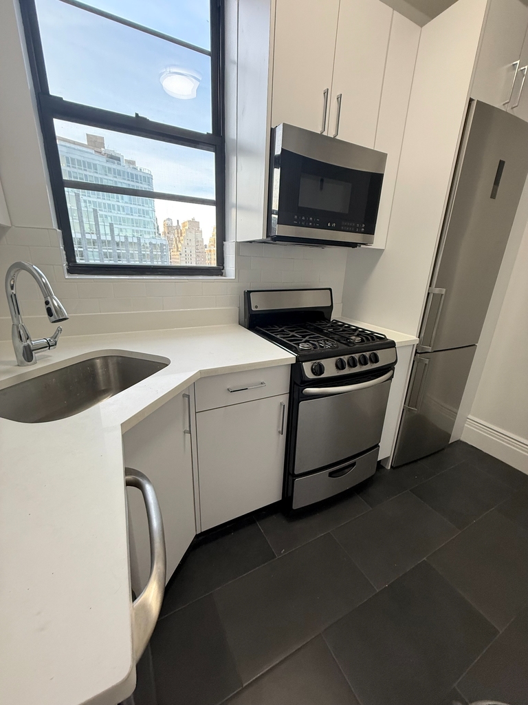 166 West 72nd Street - Photo 4
