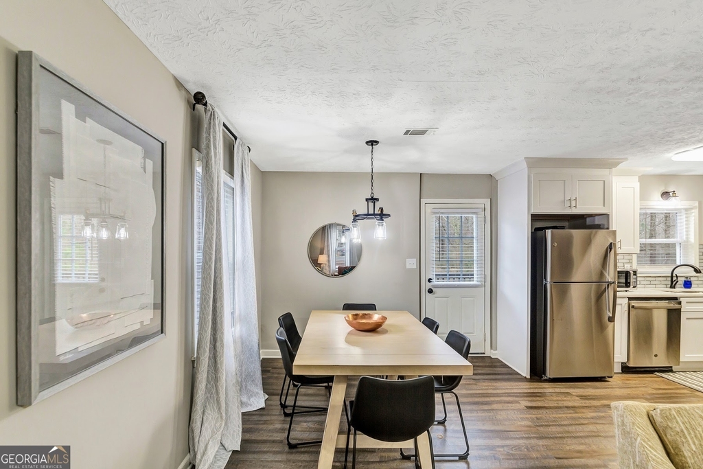 3017 Valley View Drive - Photo 4