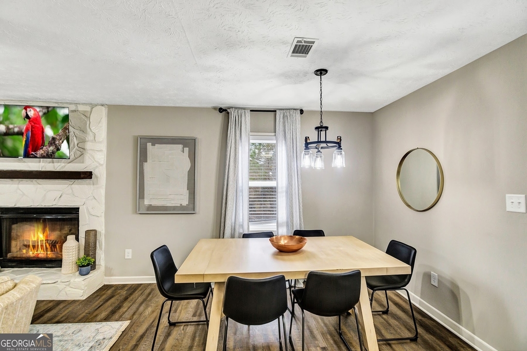 3017 Valley View Drive - Photo 3