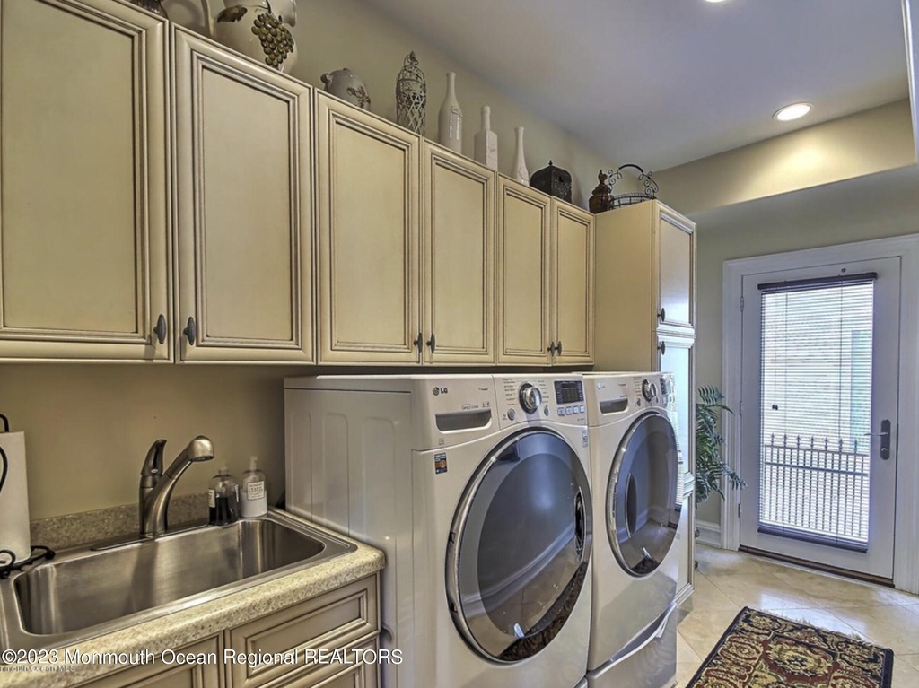 220 Pointe Drive - Photo 23