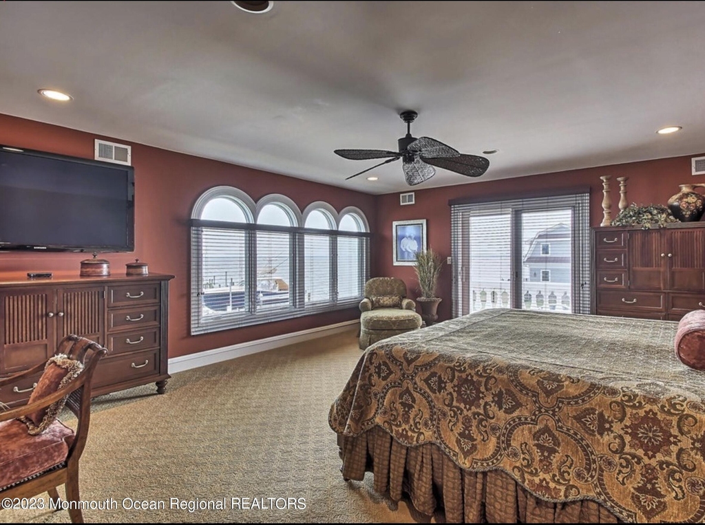 220 Pointe Drive - Photo 13