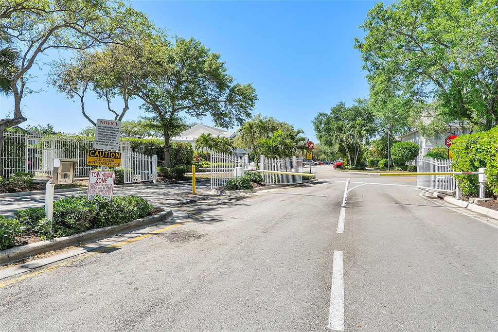 9914 Nw 56th Place - Photo 22