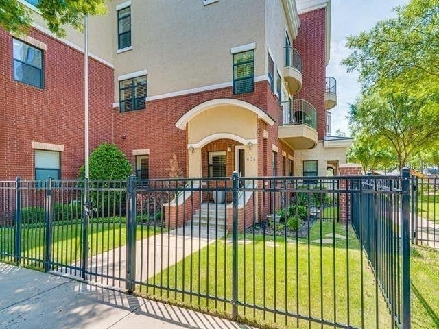 1207 Beaconsfield Lane - Photo 0