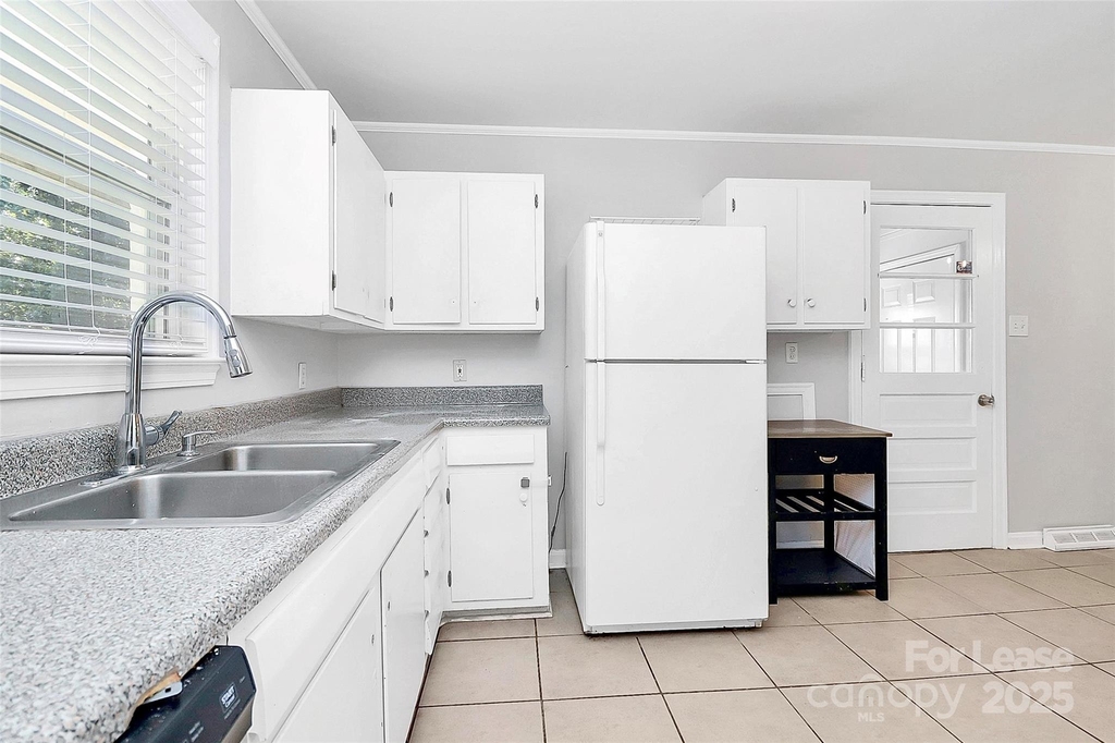 228 Seneca Place - Photo 9