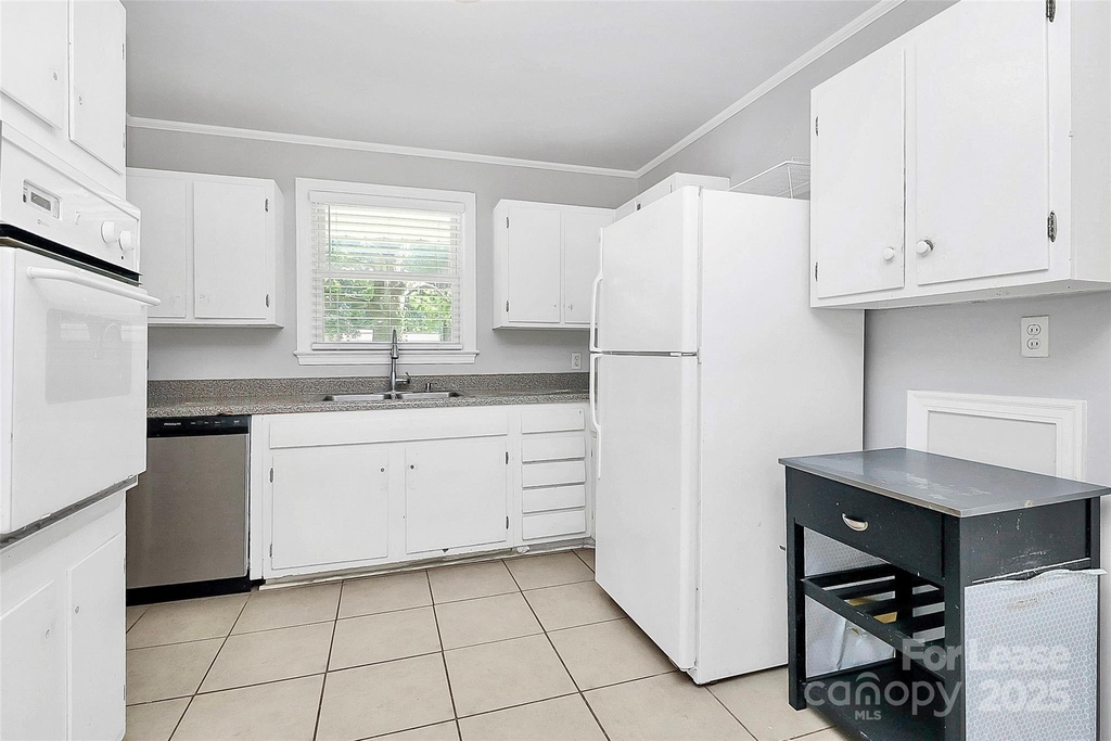 228 Seneca Place - Photo 10