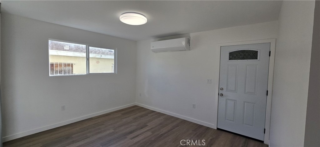 1428 E 54th - Photo 4