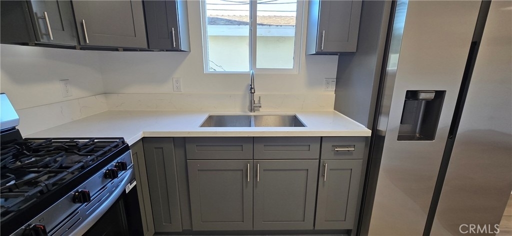 1428 E 54th - Photo 3