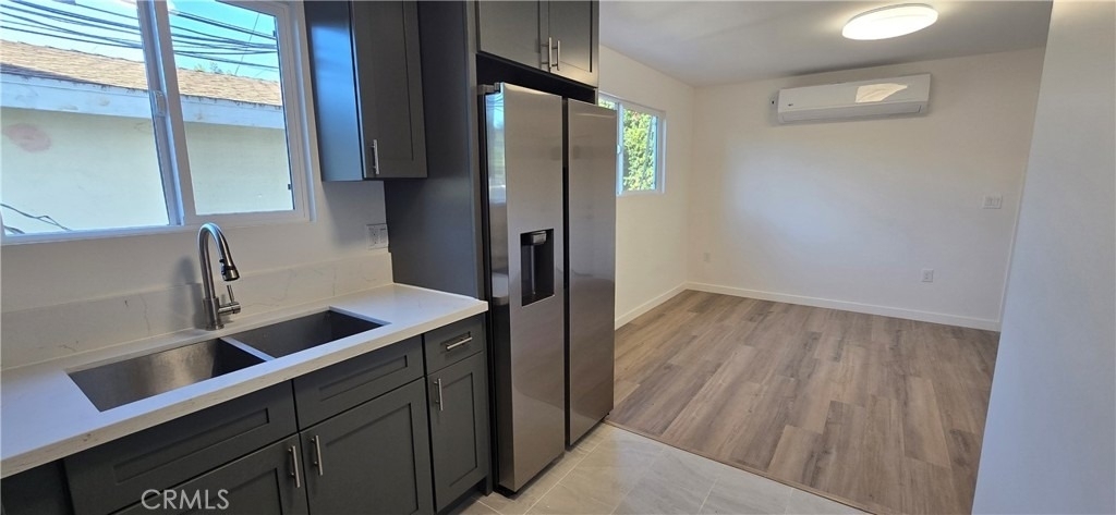 1428 E 54th - Photo 4