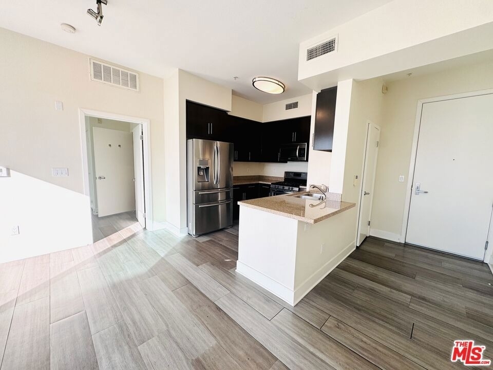 1241 5th Street - Photo 4