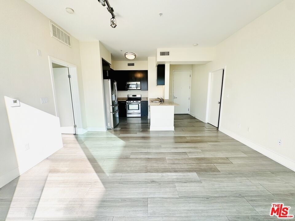 1241 5th Street - Photo 3