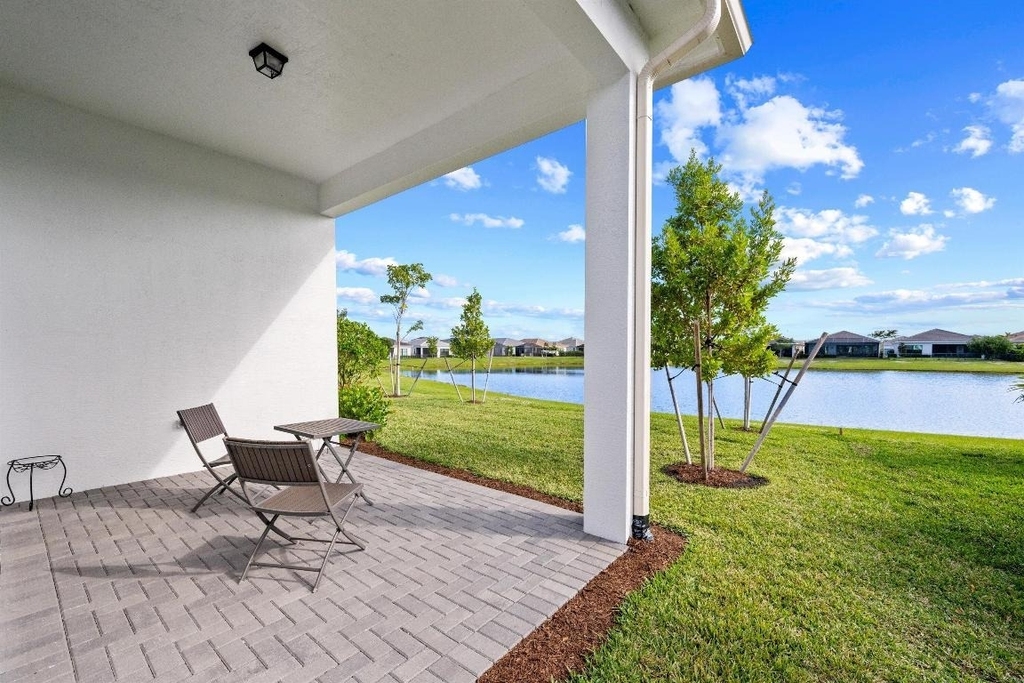 4823 Saint Armands Way - Photo 21
