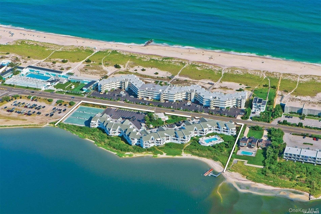 250 Dune Road - Photo 0