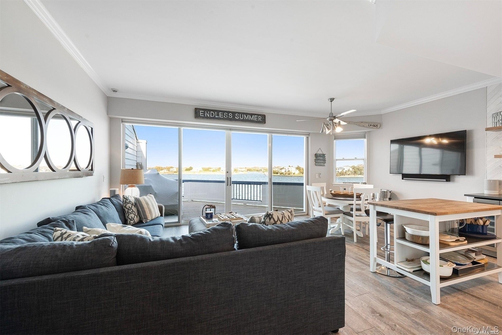 250 Dune Road - Photo 4
