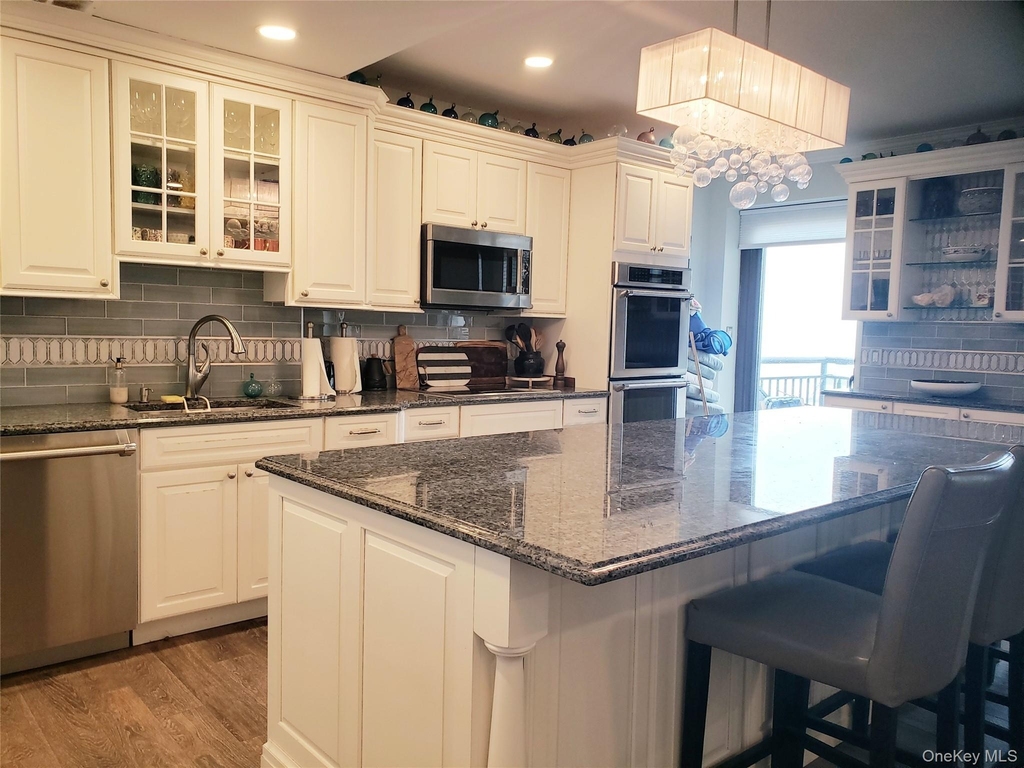 100 W Broadway - Photo 11