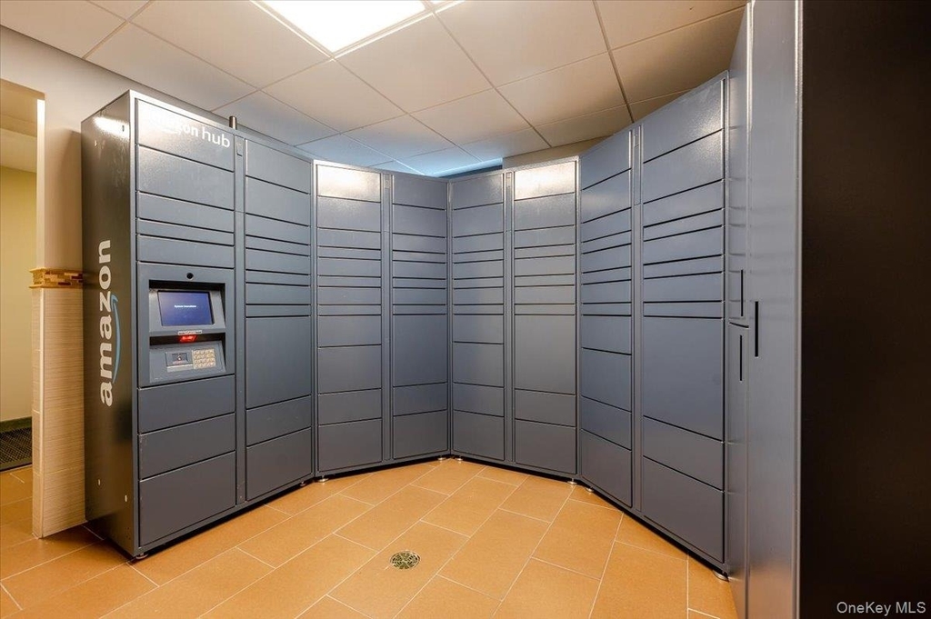 100 W Broadway - Photo 6