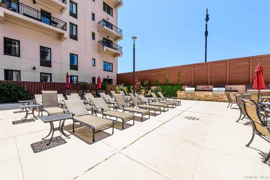 100 W Broadway - Photo 2