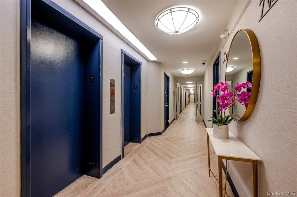 100 W Broadway - Photo 3
