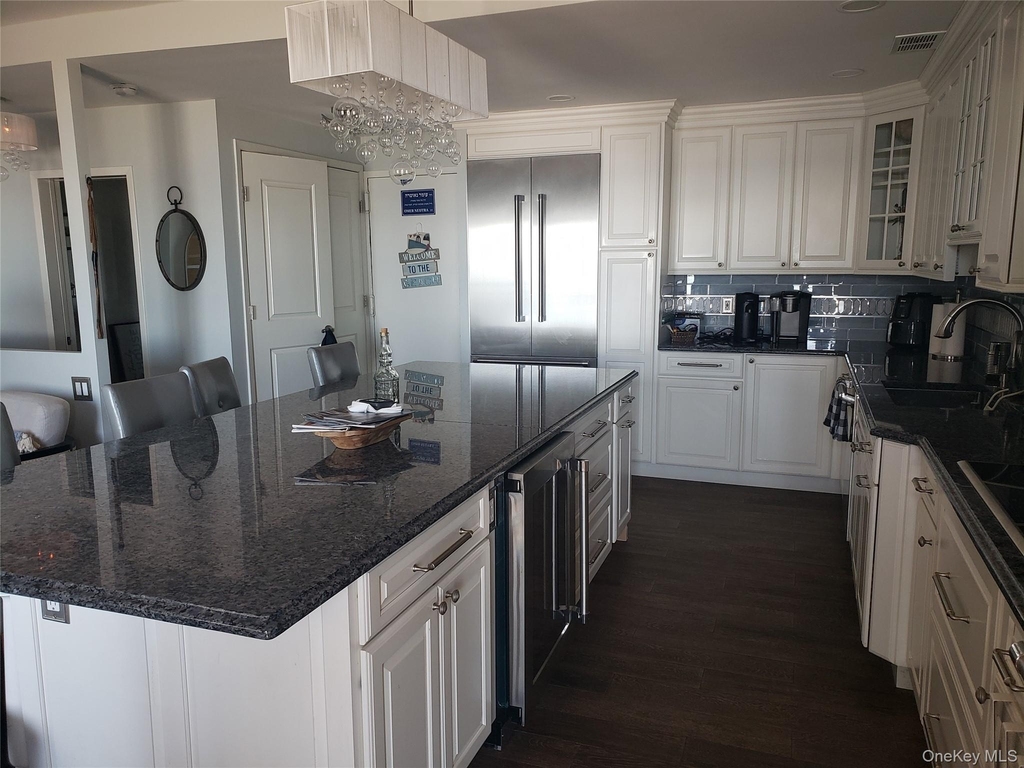 100 W Broadway - Photo 32