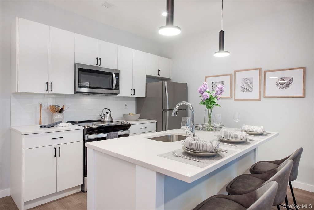 300 Carleton Avenue - Photo 7
