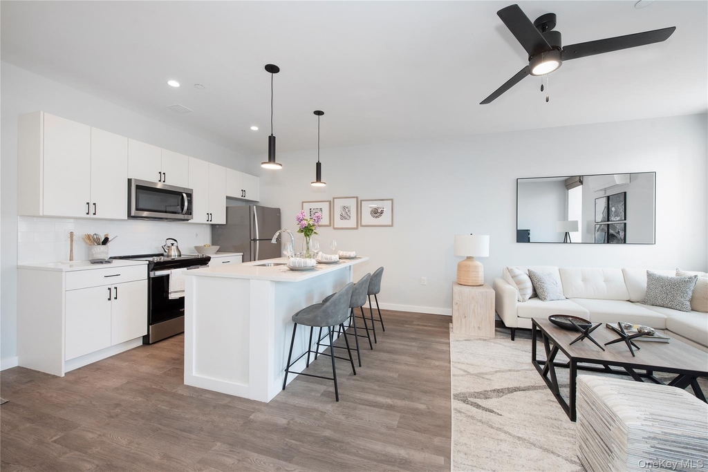 300 Carleton Avenue - Photo 8