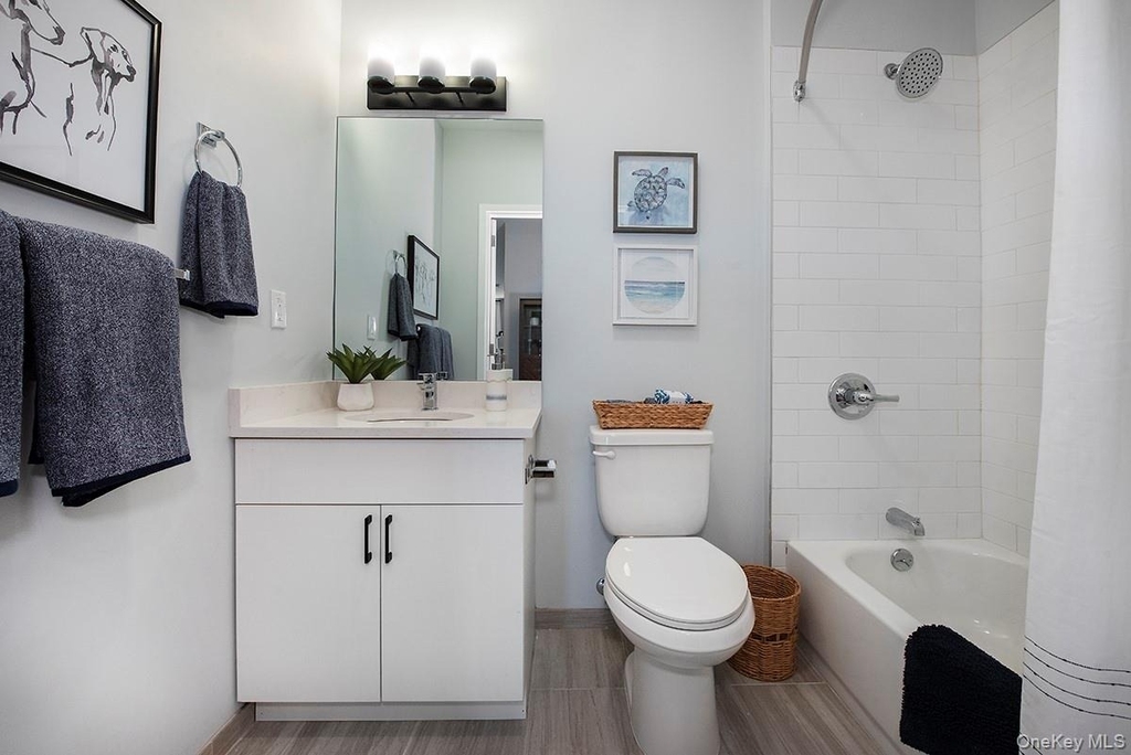 300 Carleton Avenue - Photo 4