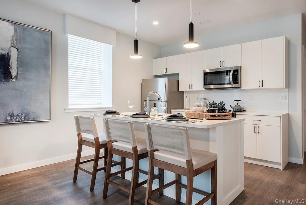 300 Carleton Avenue - Photo 3
