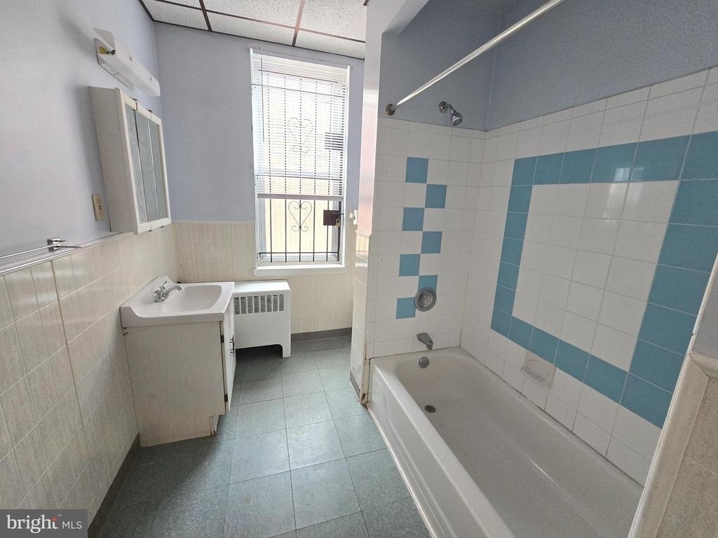 5315 Master Street - Photo 2