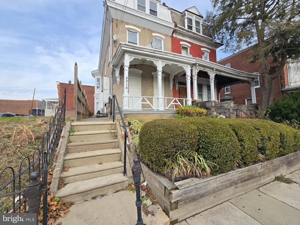 5315 Master Street - Photo 4