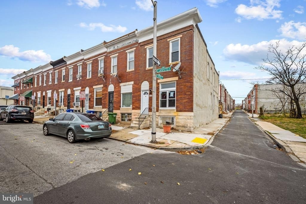 1918 E Lafayette Avenue - Photo 0