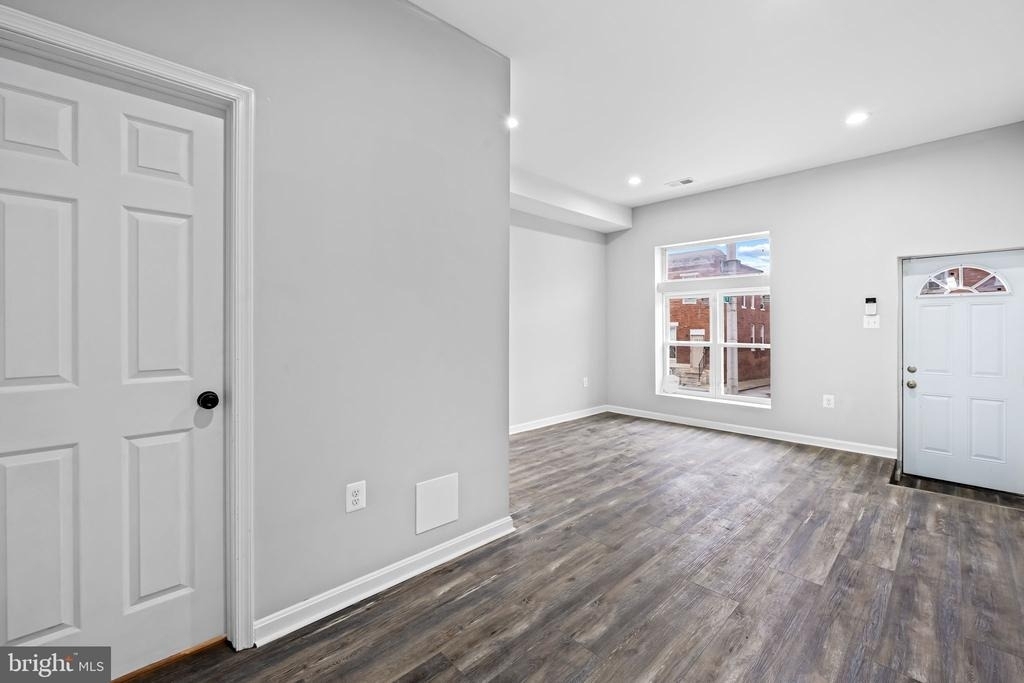 1918 E Lafayette Avenue - Photo 2