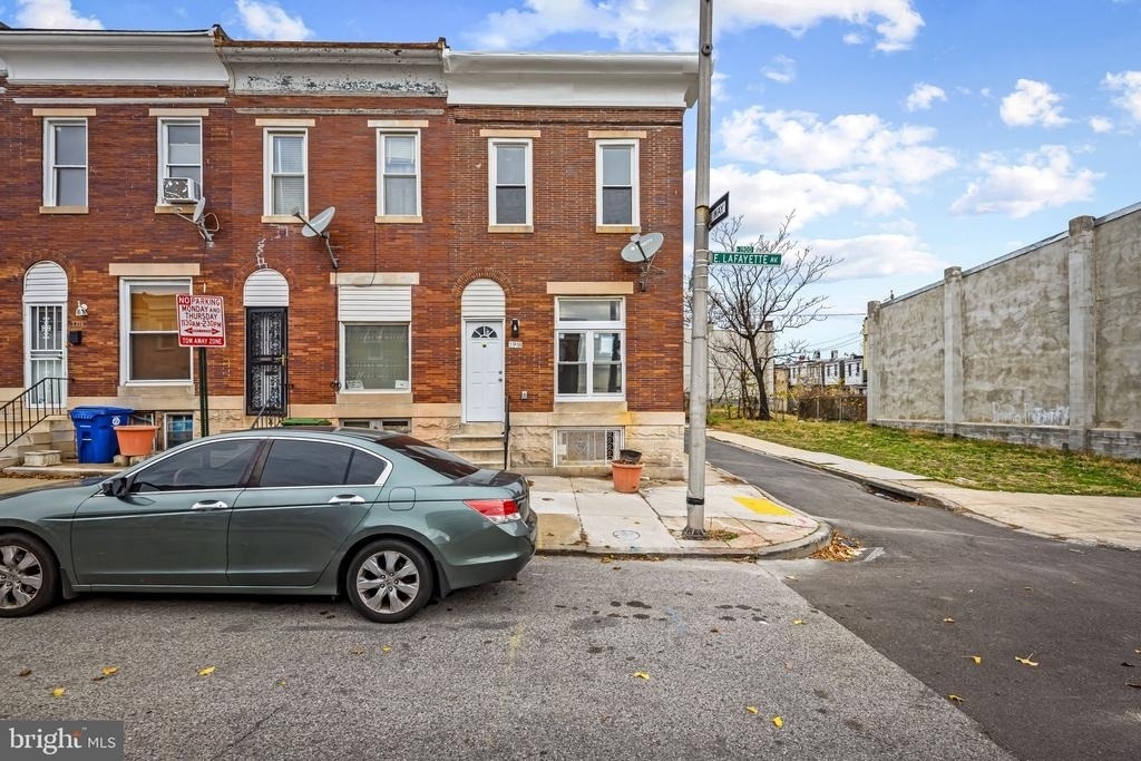 1918 E Lafayette Avenue - Photo 1