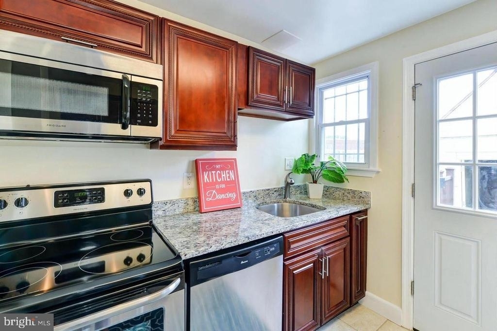 1648 L Street Ne - Photo 9