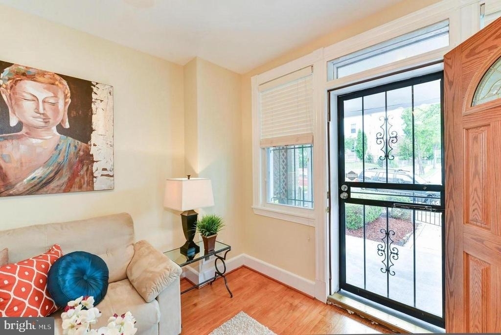 1648 L Street Ne - Photo 3