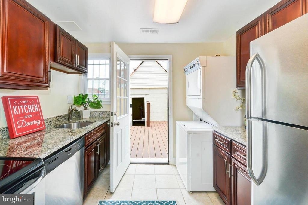 1648 L Street Ne - Photo 8