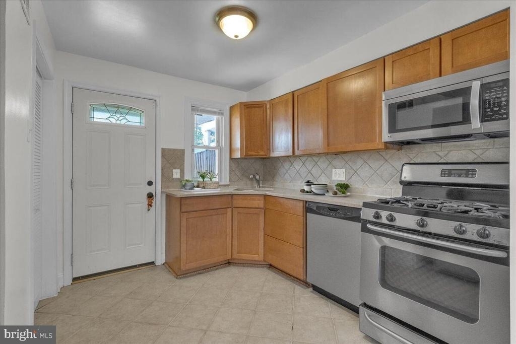 1193 46th Place Se - Photo 1