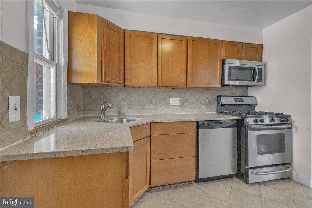 1193 46th Place Se - Photo 2