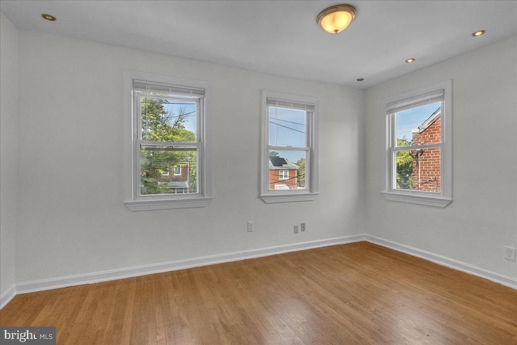 1193 46th Place Se - Photo 8
