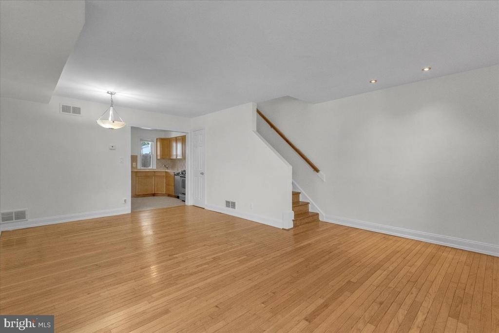 1193 46th Place Se - Photo 4