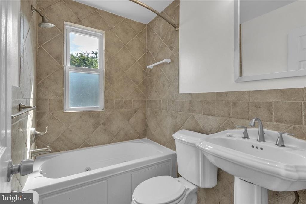 1193 46th Place Se - Photo 12