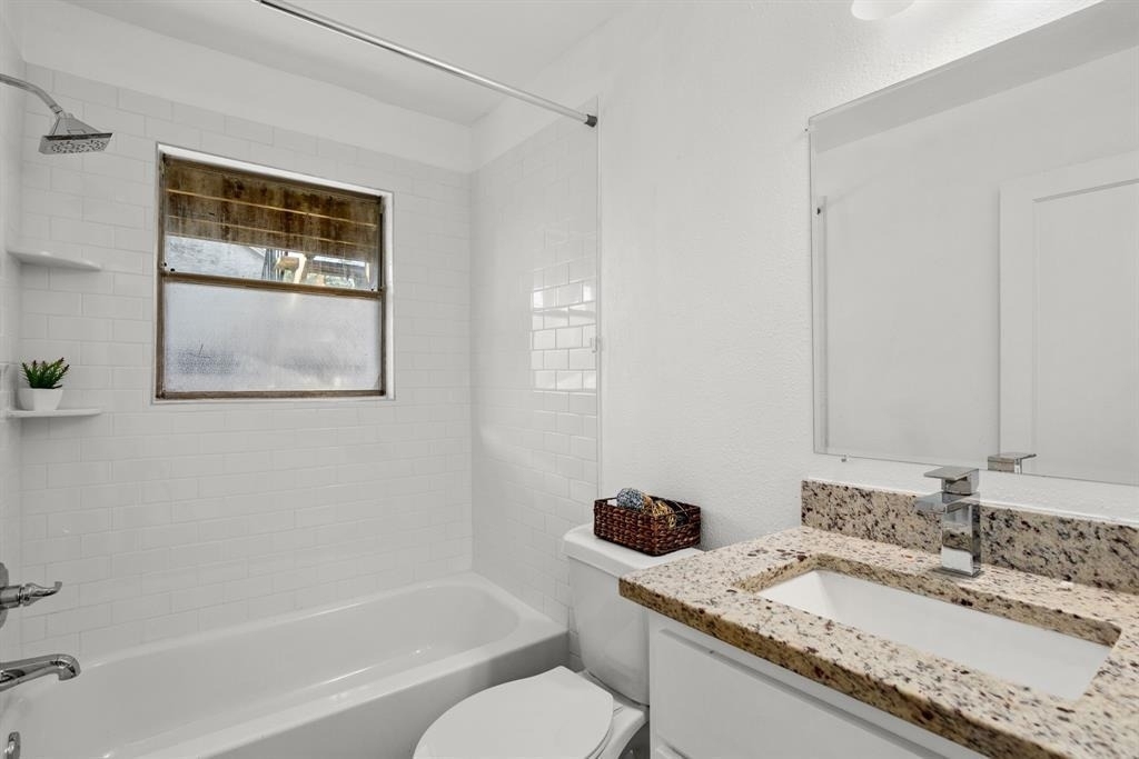 301 E 33rd St - Photo 7