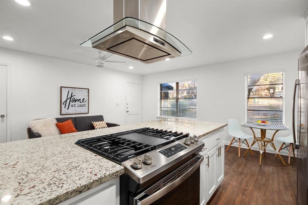301 E 33rd St - Photo 2
