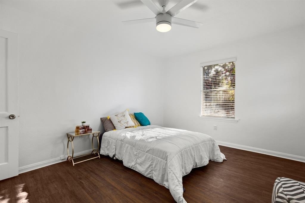 301 E 33rd St - Photo 5