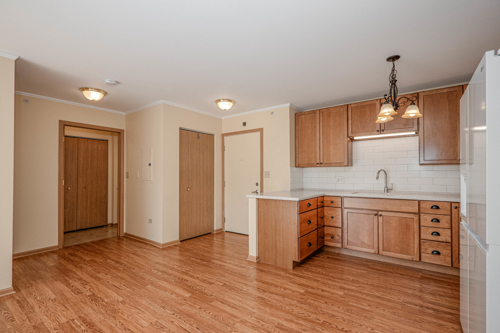 801 N Mclean Boulevard - Photo 6