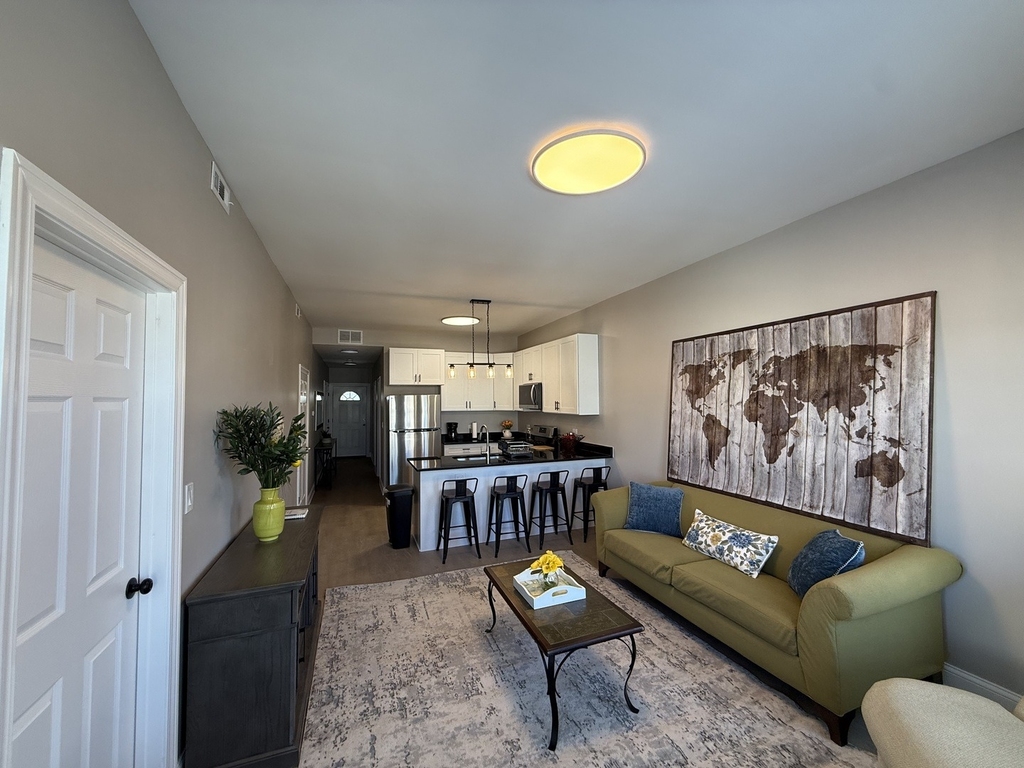 3049 N Avers Avenue - Photo 3