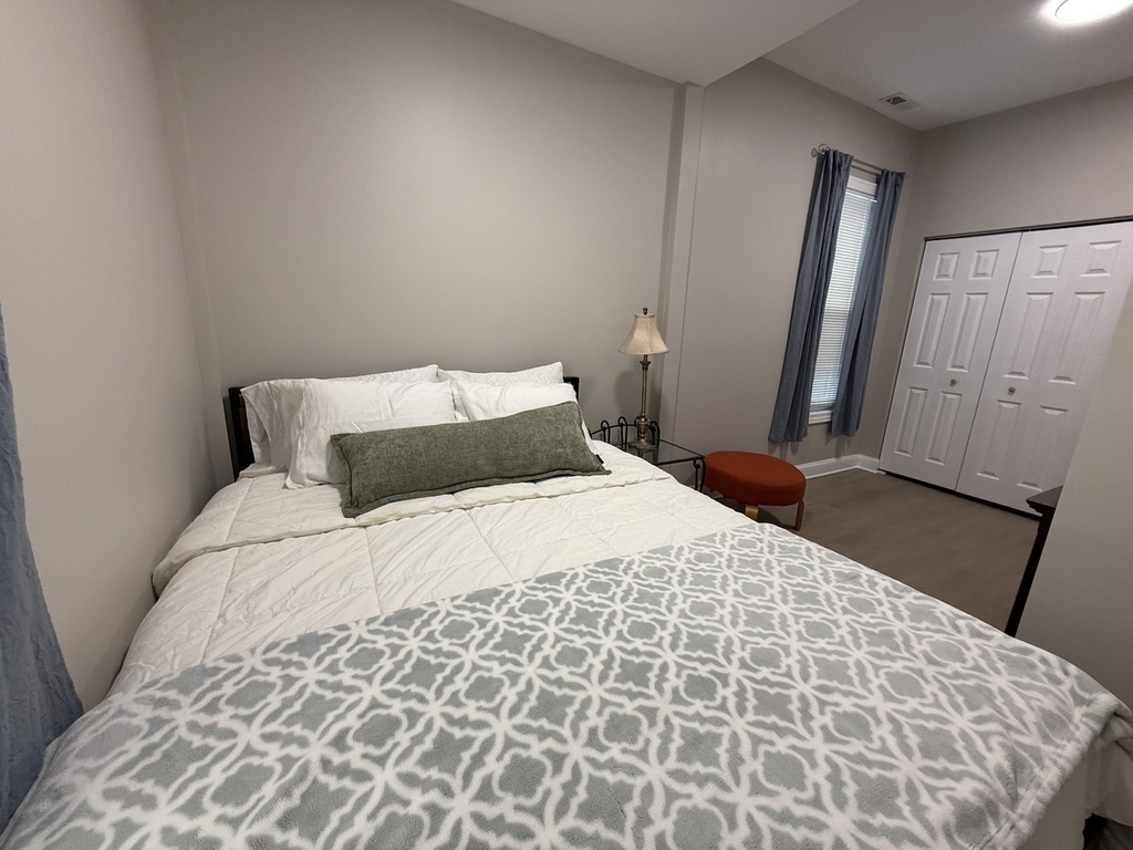 3049 N Avers Avenue - Photo 10