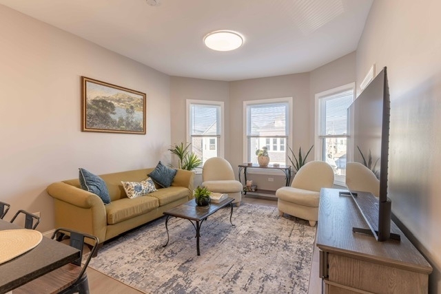 3049 N Avers Avenue - Photo 17