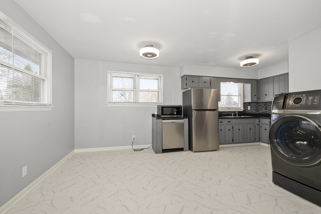 8342 W Lincoln Highway - Photo 3