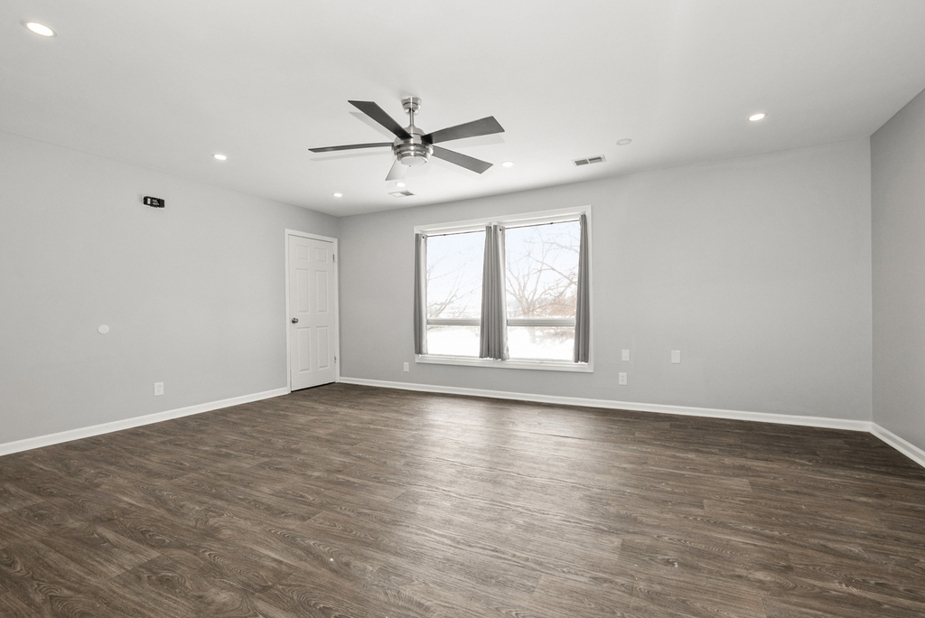 8342 W Lincoln Highway - Photo 2
