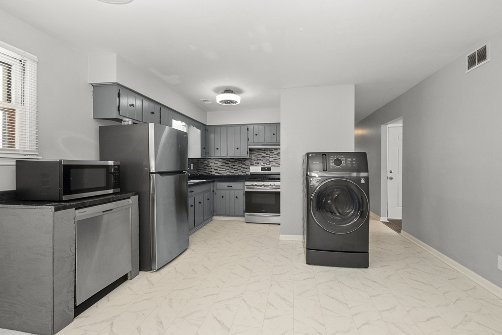 8342 W Lincoln Highway - Photo 4