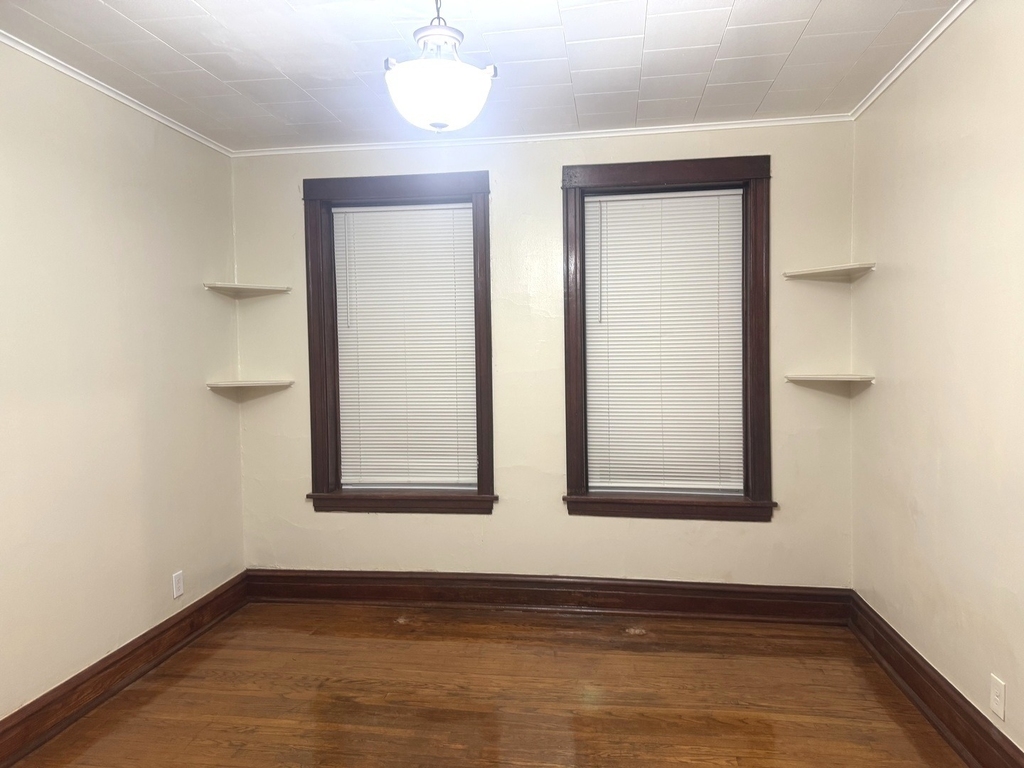 2158 N Hamlin Avenue - Photo 2